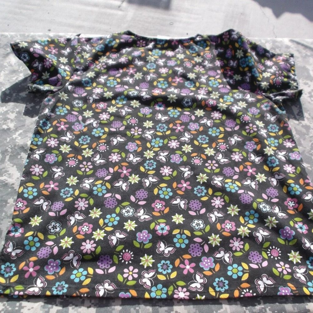 CASSANDRA O BLACK MULTI COLORED FLOWER & BUTTERFLY DESIGN LG SCRUB TOP IG 2119 - Picture 5 of 12